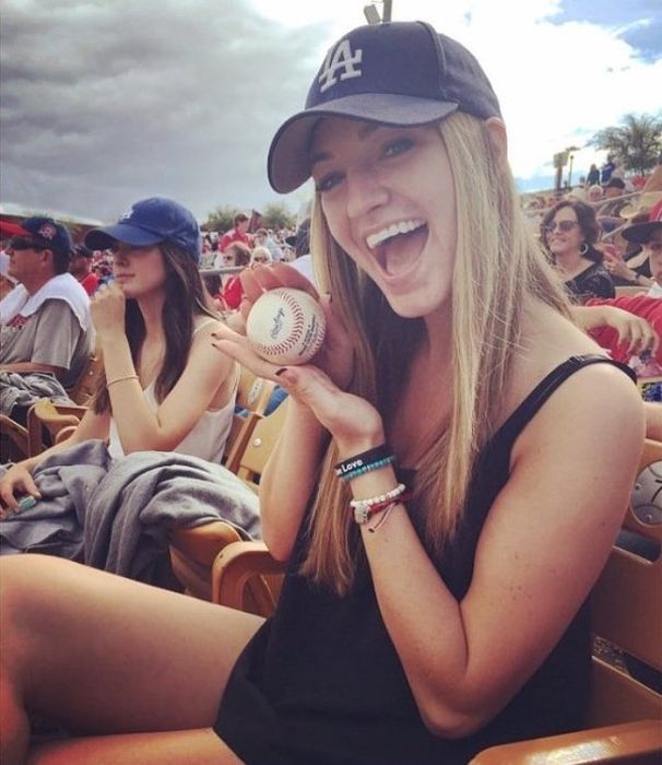 Очаровательные чирлидерши и болельщицы