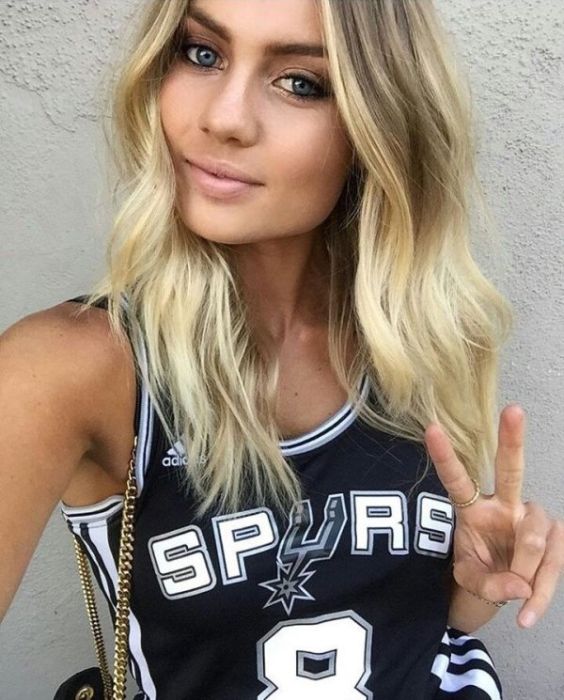 Очаровательные чирлидерши и болельщицы