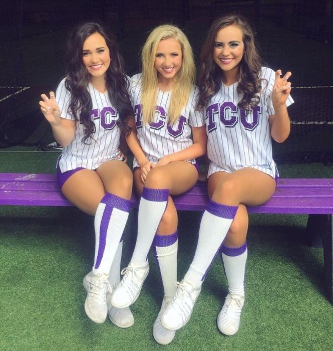 Очаровательные чирлидерши и болельщицы