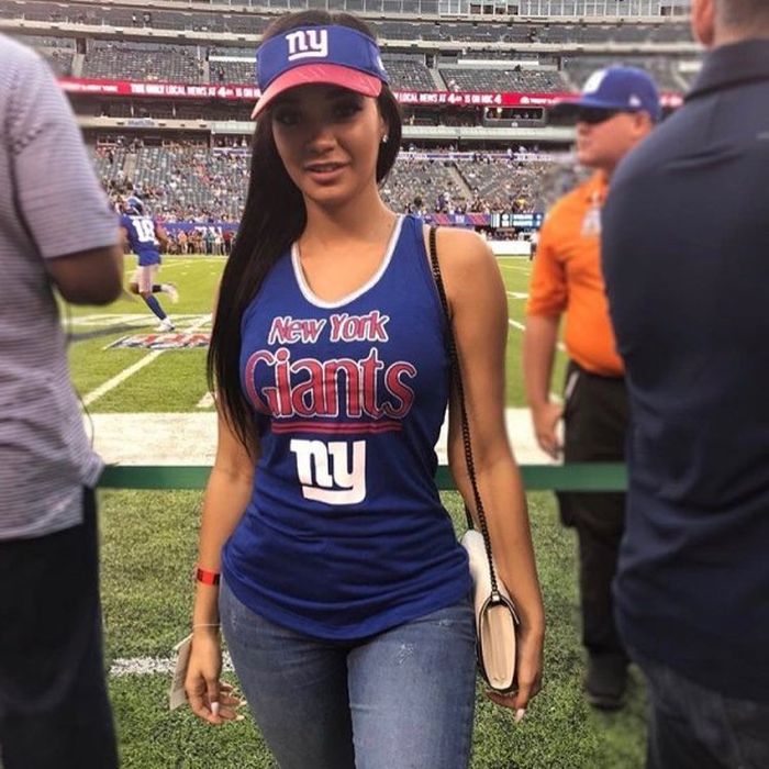 Очаровательные чирлидерши и болельщицы