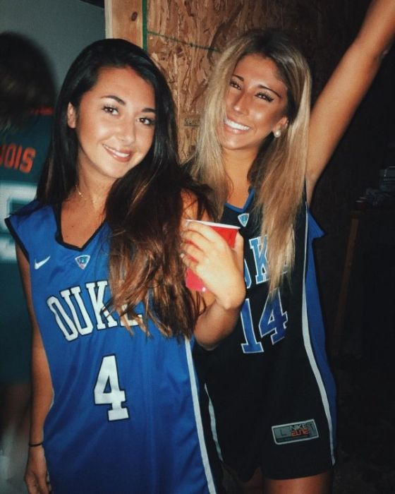 Очаровательные чирлидерши и болельщицы