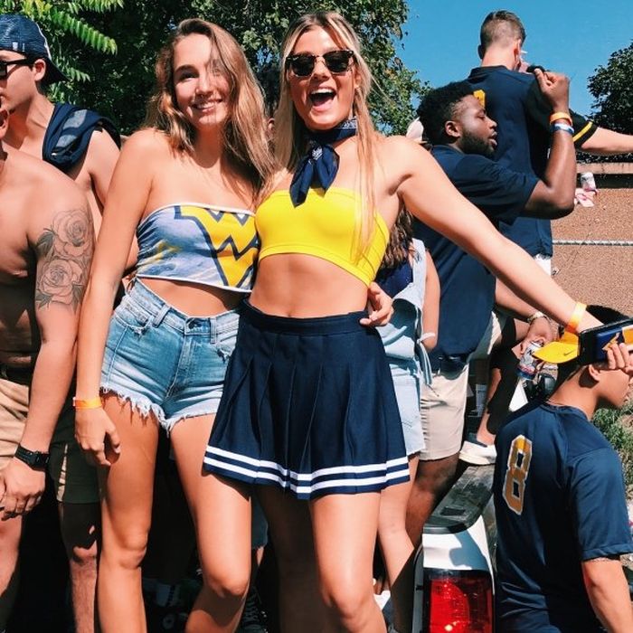 Очаровательные чирлидерши и болельщицы