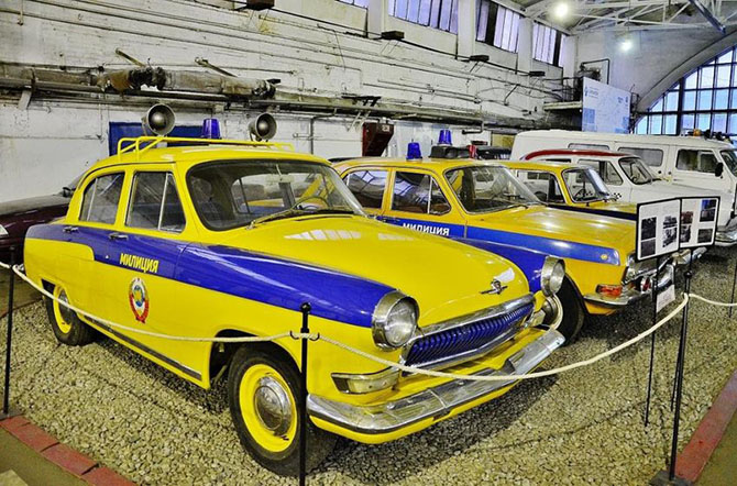 Экскурсия по самому крупному в мире музею советских автомобилей Экскурсия по самому крупному в мире музею советских автомобилей