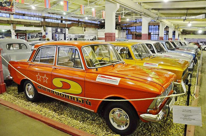 Экскурсия по самому крупному в мире музею советских автомобилей Экскурсия по самому крупному в мире музею советских автомобилей