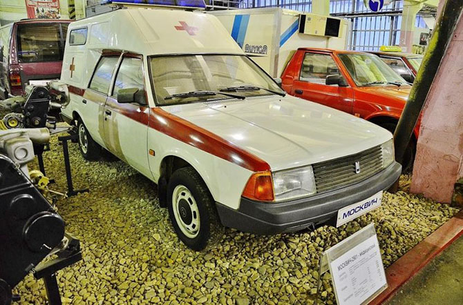 Экскурсия по самому крупному в мире музею советских автомобилей Экскурсия по самому крупному в мире музею советских автомобилей