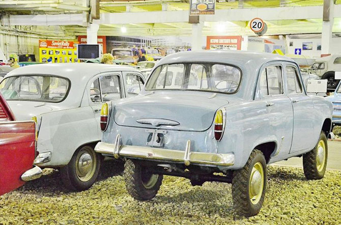 Экскурсия по самому крупному в мире музею советских автомобилей Экскурсия по самому крупному в мире музею советских автомобилей