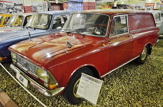 Экскурсия по самому крупному в мире музею советских автомобилей Экскурсия по самому крупному в мире музею советских автомобилей