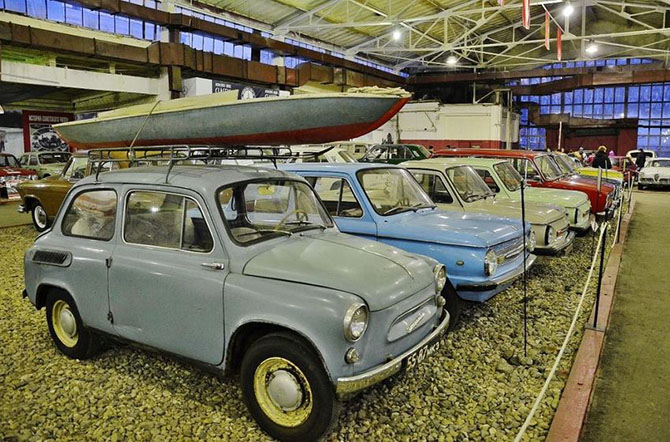 Экскурсия по самому крупному в мире музею советских автомобилей Экскурсия по самому крупному в мире музею советских автомобилей