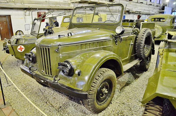 Экскурсия по самому крупному в мире музею советских автомобилей Экскурсия по самому крупному в мире музею советских автомобилей