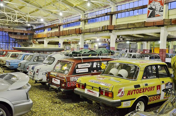 Экскурсия по самому крупному в мире музею советских автомобилей Экскурсия по самому крупному в мире музею советских автомобилей