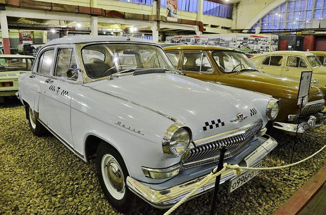 Экскурсия по самому крупному в мире музею советских автомобилей Экскурсия по самому крупному в мире музею советских автомобилей