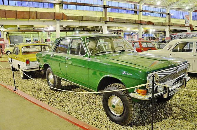 Экскурсия по самому крупному в мире музею советских автомобилей Экскурсия по самому крупному в мире музею советских автомобилей