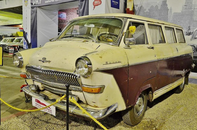 Экскурсия по самому крупному в мире музею советских автомобилей Экскурсия по самому крупному в мире музею советских автомобилей