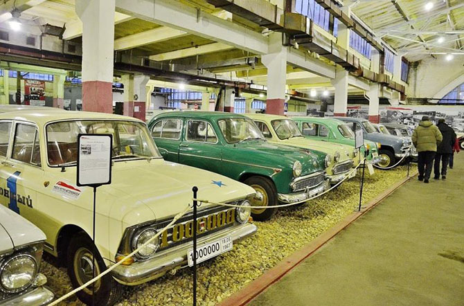 Экскурсия по самому крупному в мире музею советских автомобилей Экскурсия по самому крупному в мире музею советских автомобилей