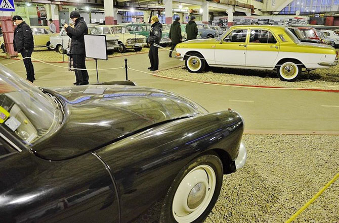 Экскурсия по самому крупному в мире музею советских автомобилей Экскурсия по самому крупному в мире музею советских автомобилей