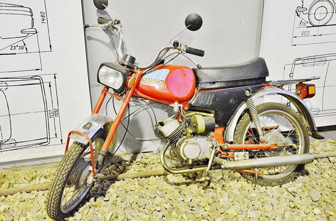 Экскурсия по самому крупному в мире музею советских автомобилей Экскурсия по самому крупному в мире музею советских автомобилей