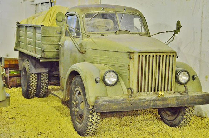 Экскурсия по самому крупному в мире музею советских автомобилей Экскурсия по самому крупному в мире музею советских автомобилей