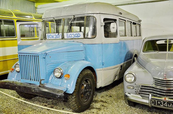 Экскурсия по самому крупному в мире музею советских автомобилей Экскурсия по самому крупному в мире музею советских автомобилей