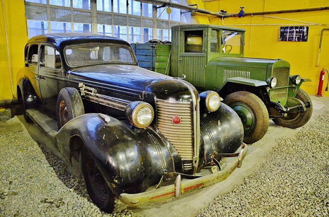 Экскурсия по самому крупному в мире музею советских автомобилей Экскурсия по самому крупному в мире музею советских автомобилей