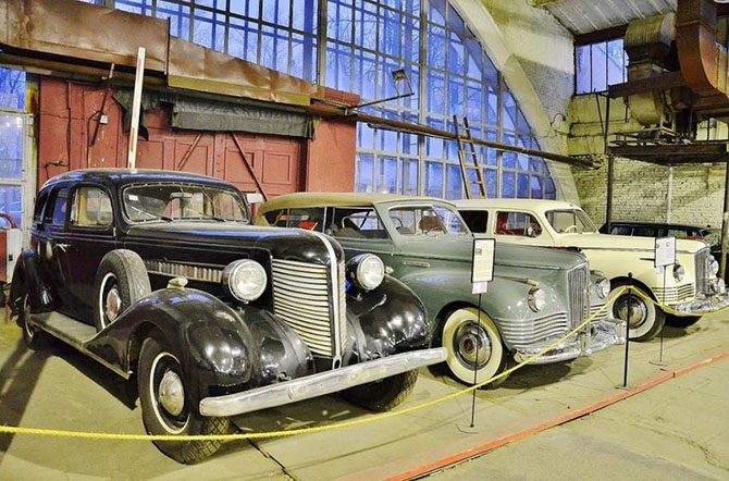 Экскурсия по самому крупному в мире музею советских автомобилей Экскурсия по самому крупному в мире музею советских автомобилей