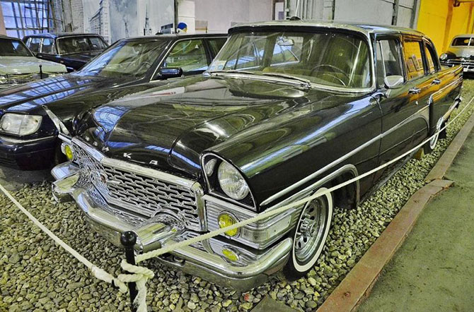 Экскурсия по самому крупному в мире музею советских автомобилей Экскурсия по самому крупному в мире музею советских автомобилей