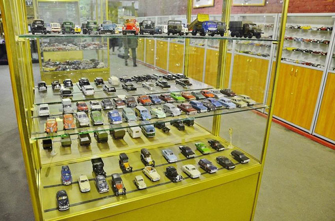 Экскурсия по самому крупному в мире музею советских автомобилей Экскурсия по самому крупному в мире музею советских автомобилей