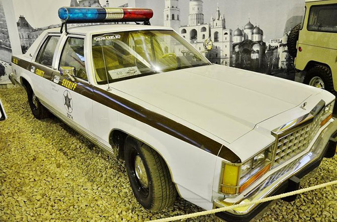 Экскурсия по самому крупному в мире музею советских автомобилей Экскурсия по самому крупному в мире музею советских автомобилей