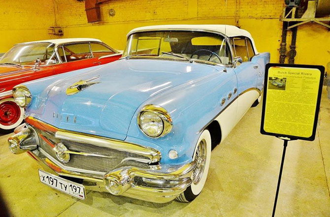 Экскурсия по самому крупному в мире музею советских автомобилей Экскурсия по самому крупному в мире музею советских автомобилей