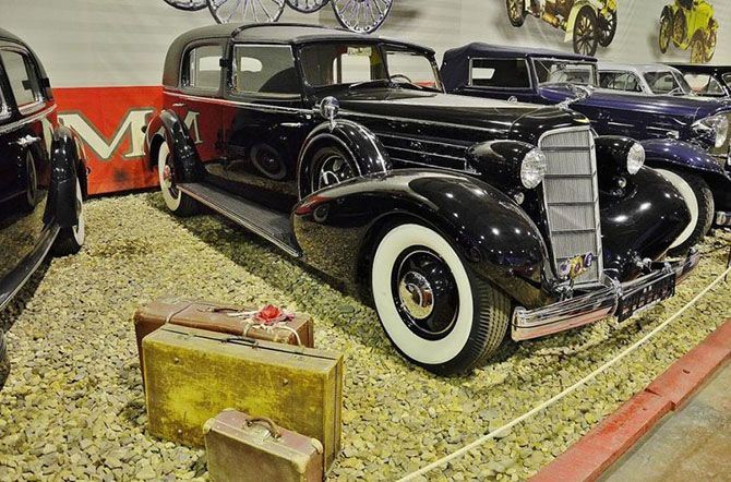 Экскурсия по самому крупному в мире музею советских автомобилей Экскурсия по самому крупному в мире музею советских автомобилей