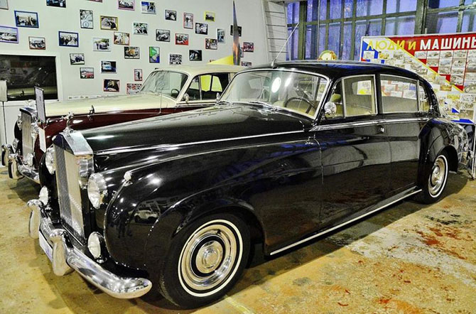 Экскурсия по самому крупному в мире музею советских автомобилей Экскурсия по самому крупному в мире музею советских автомобилей