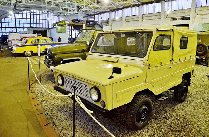 Экскурсия по самому крупному в мире музею советских автомобилей Экскурсия по самому крупному в мире музею советских автомобилей