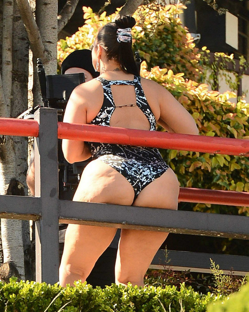 Эшли Грэм в купальнике