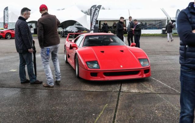 В Великобритании прошла выставка 300 суперкаров на сумму в 106 млн долларов
