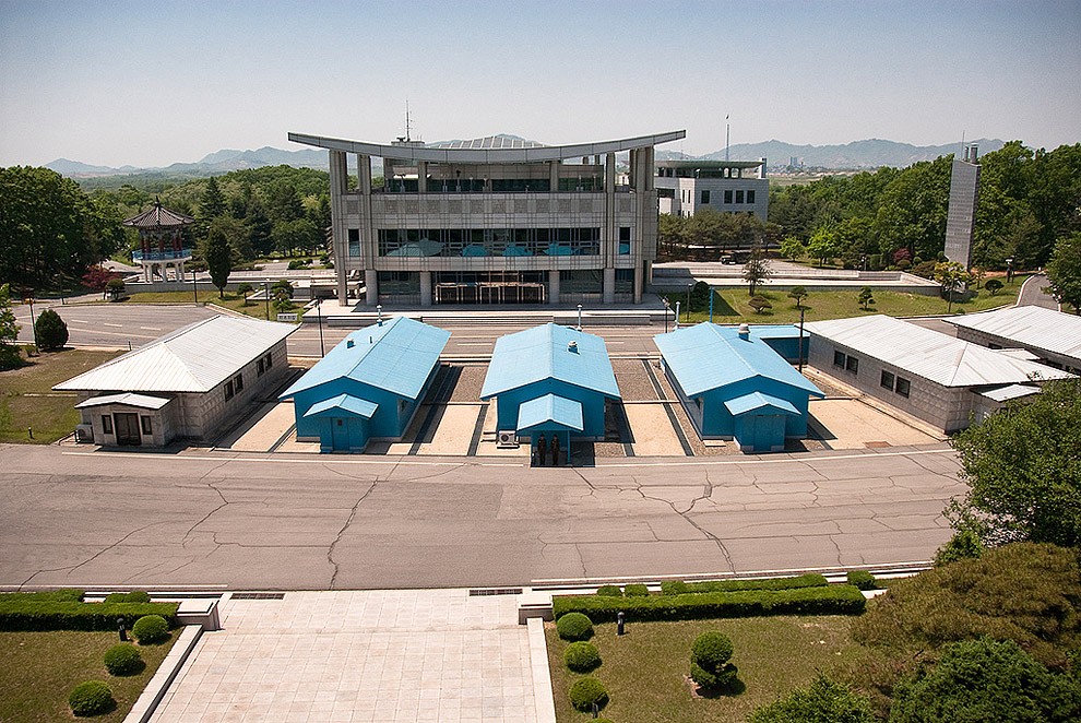 Панмунджом – место, где туристов могут убить