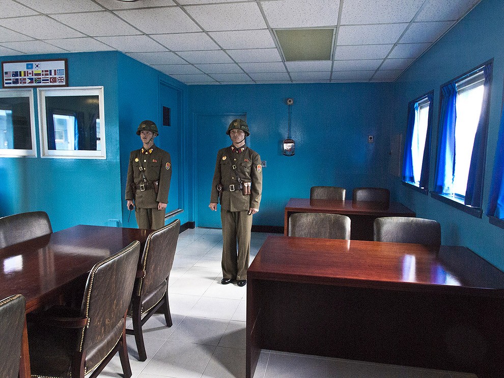 Панмунджом – место, где туристов могут убить