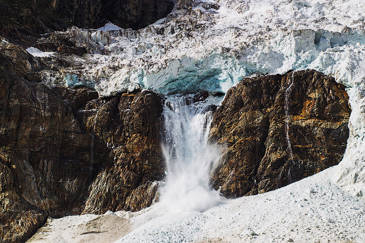 Ледник Адиши на Кавказе Ледник Адиши на Кавказе