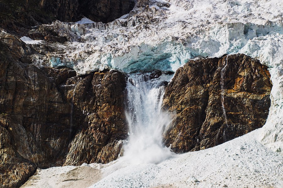 Ледник Адиши на Кавказе Ледник Адиши на Кавказе