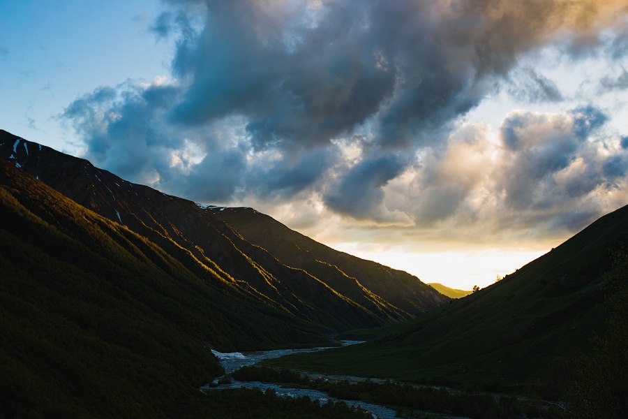 Ледник Адиши на Кавказе Ледник Адиши на Кавказе