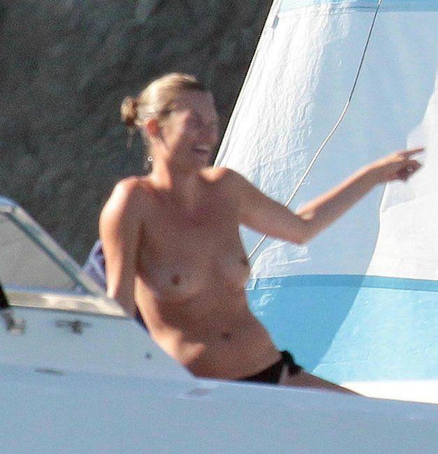 Кейт Мосс с голыми сиськами (10 фото)