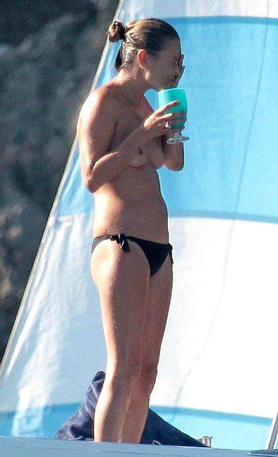 Кейт Мосс с голыми сиськами (10 фото)