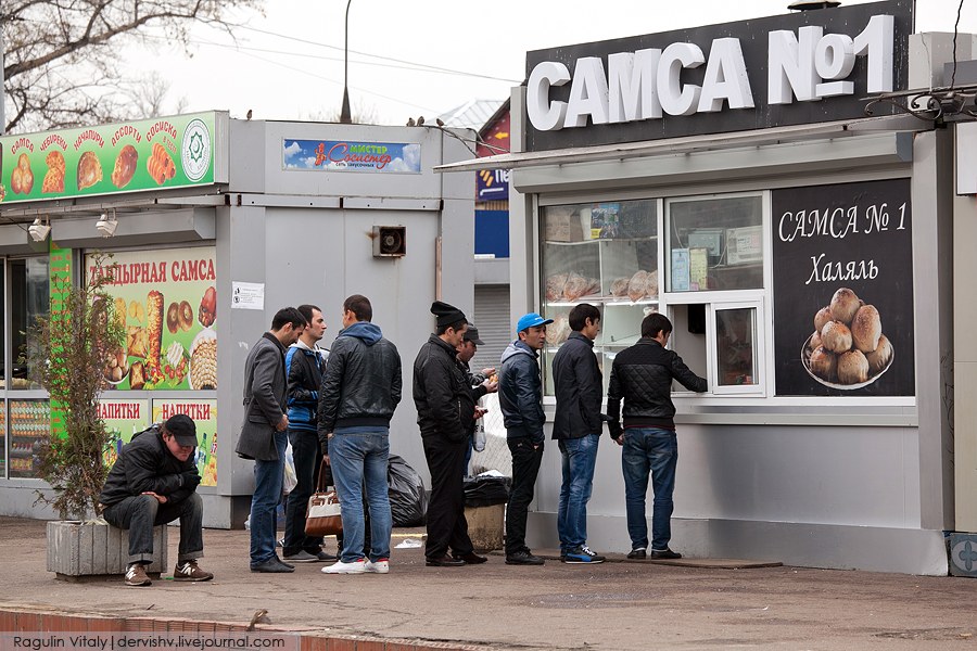 У Курского вокзала в Москве