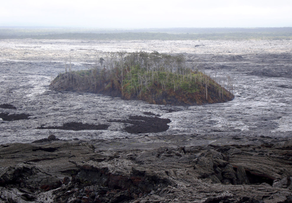 Поток лавы на Гавайах