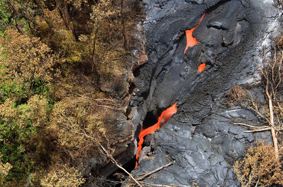 Поток лавы на Гавайах