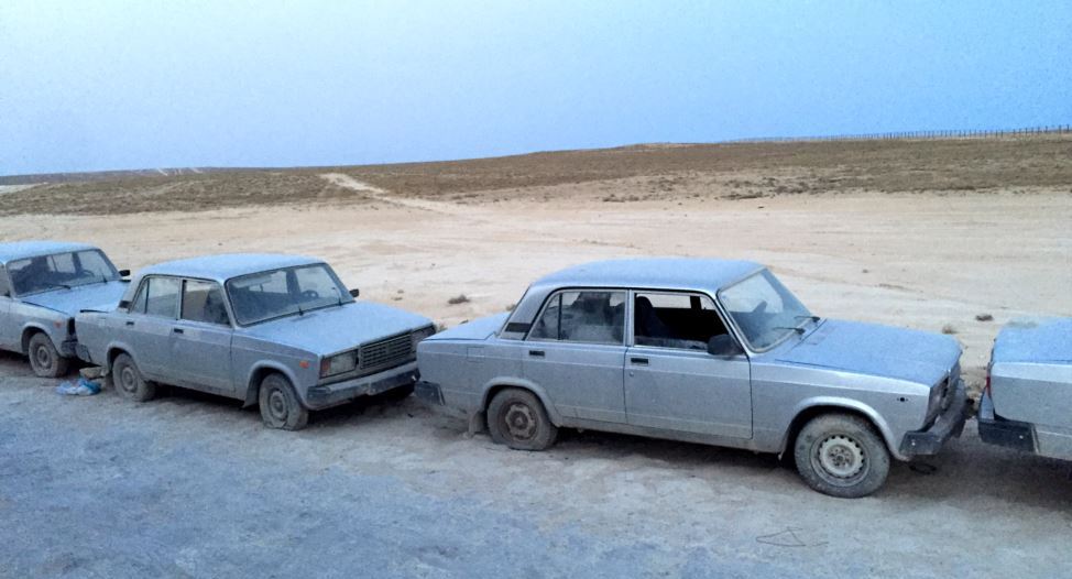Свалка отечественных автомобилей на туркмено-казахстанской границе