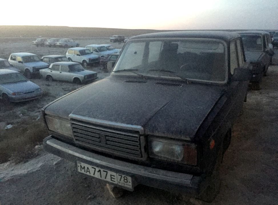 Свалка отечественных автомобилей на туркмено-казахстанской границе