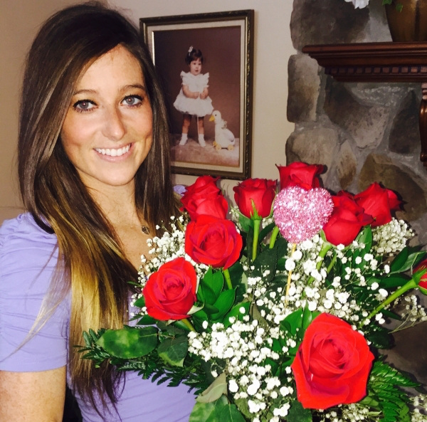 Милые девушки с ямочками на щечках