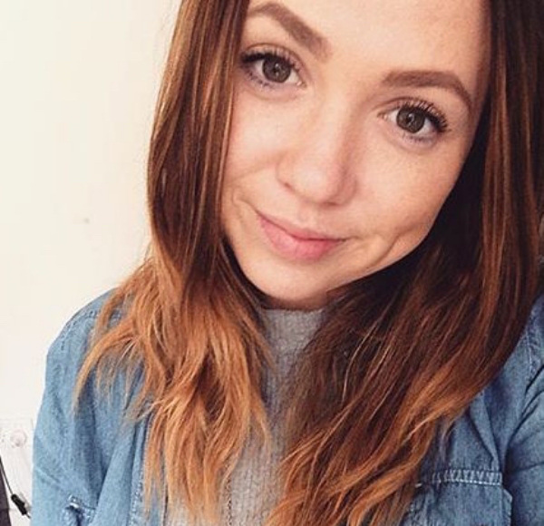 Милые девушки с ямочками на щечках