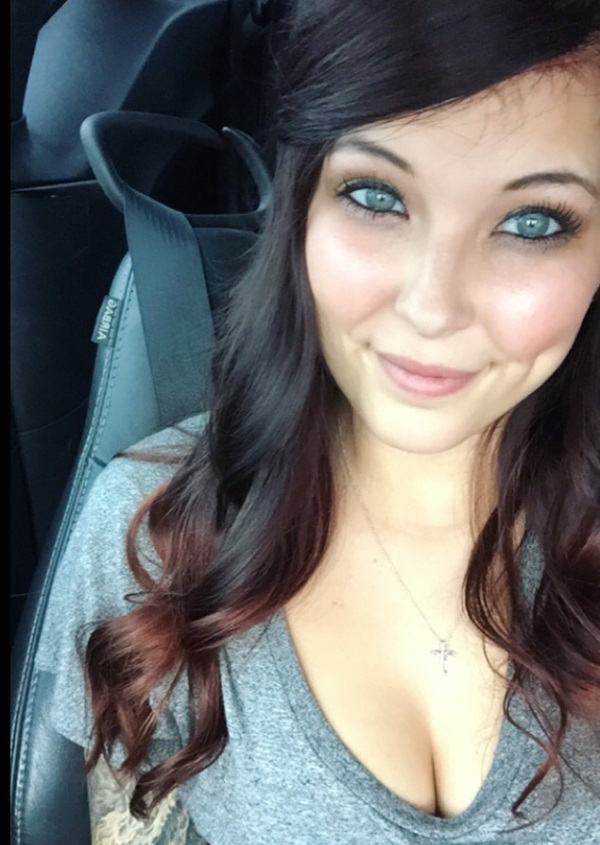 Милые девушки с ямочками на щечках