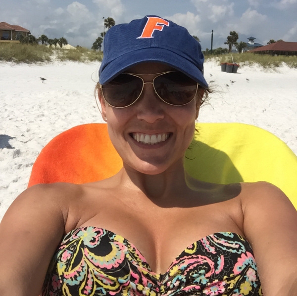 Милые девушки с ямочками на щечках