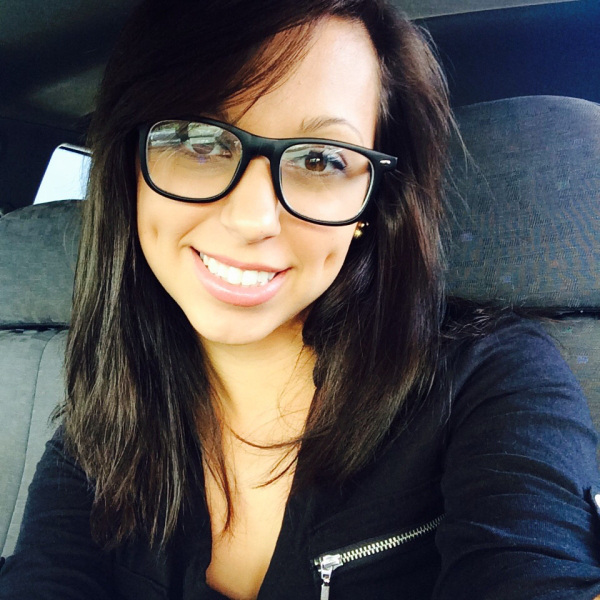 Милые девушки с ямочками на щечках